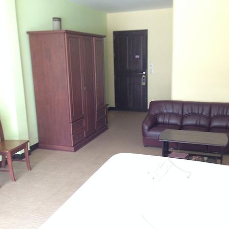 Tropicoza Hostel Patong Luaran gambar