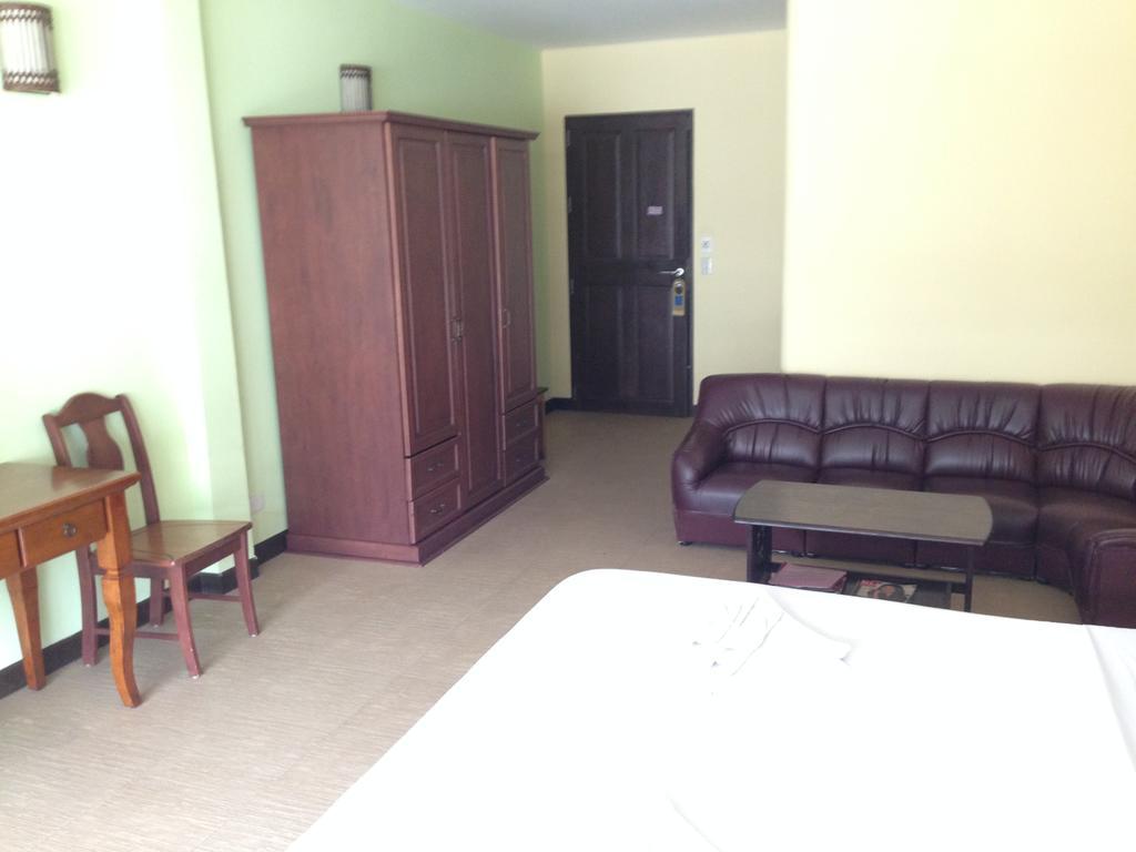 Tropicoza Hostel Patong Luaran gambar