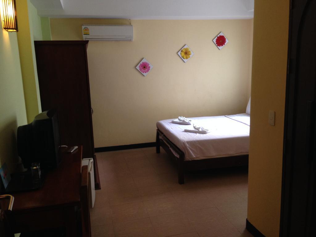 Tropicoza Hostel Patong Bilik gambar