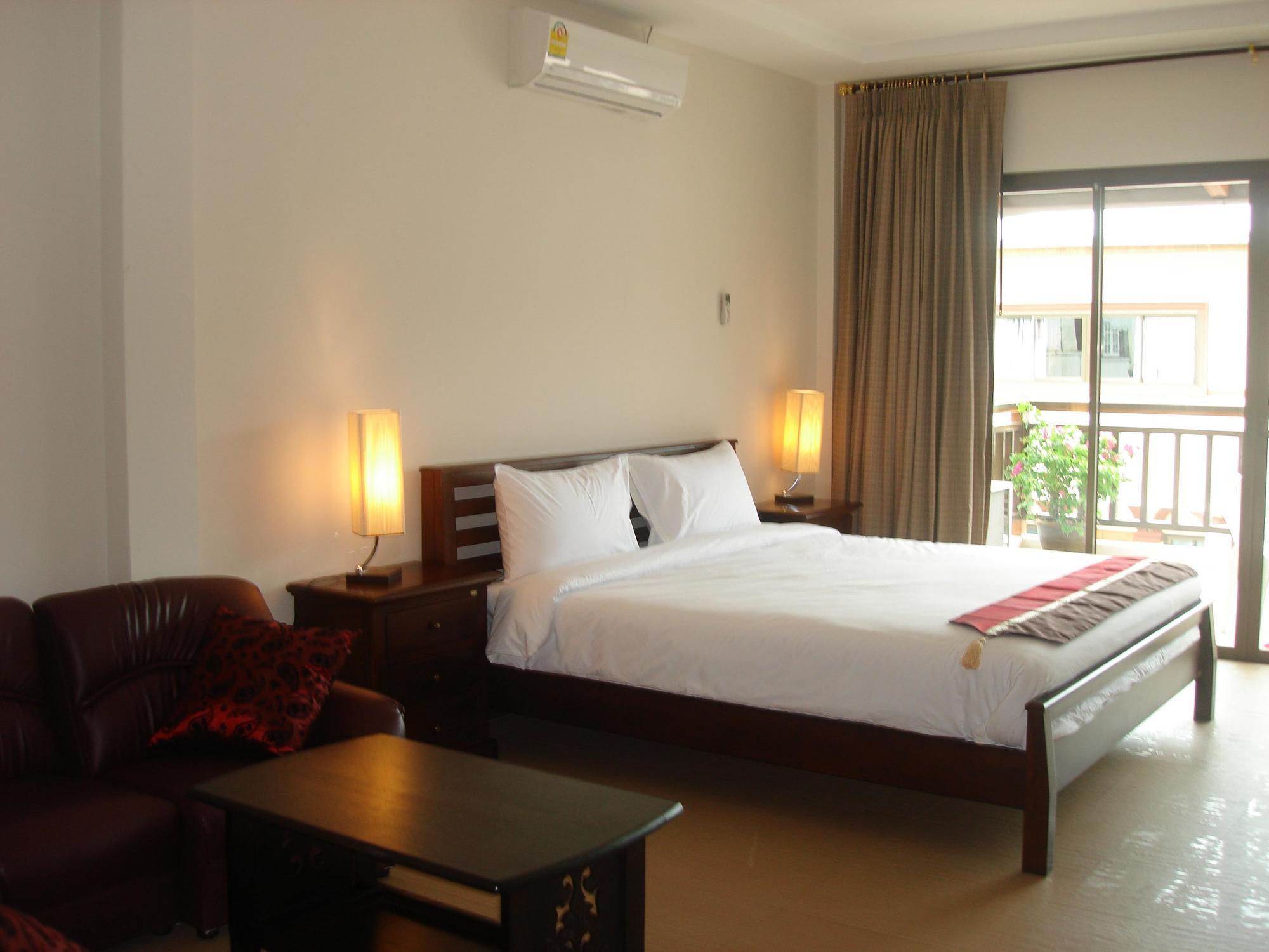 Tropicoza Hostel Patong Luaran gambar