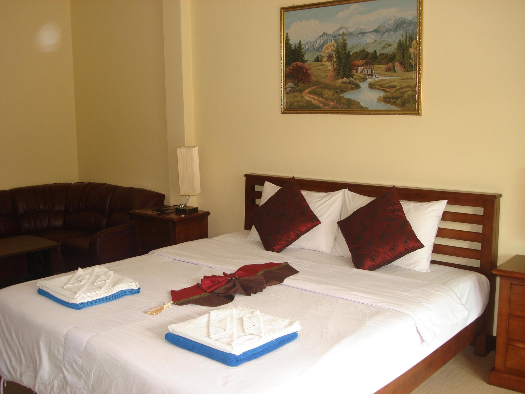 Tropicoza Hostel Patong Luaran gambar