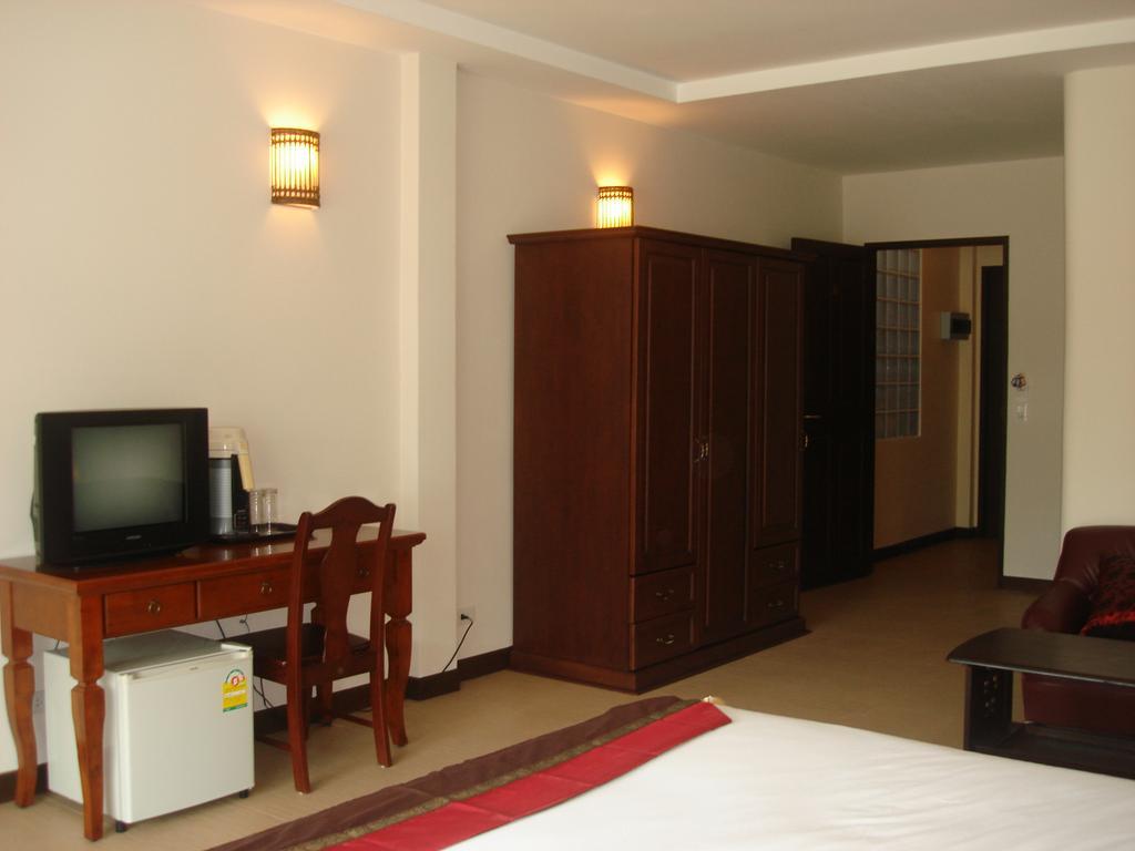 Tropicoza Hostel Patong Bilik gambar