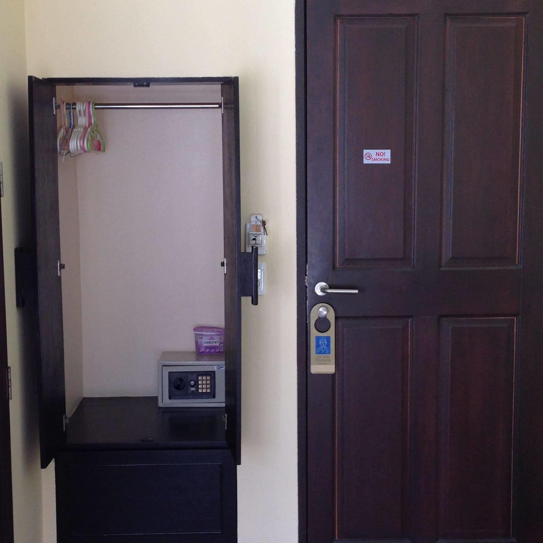 Tropicoza Hostel Patong Luaran gambar