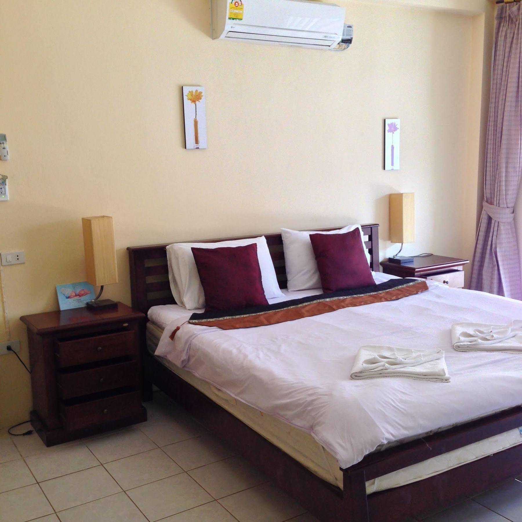 Tropicoza Hostel Patong Luaran gambar