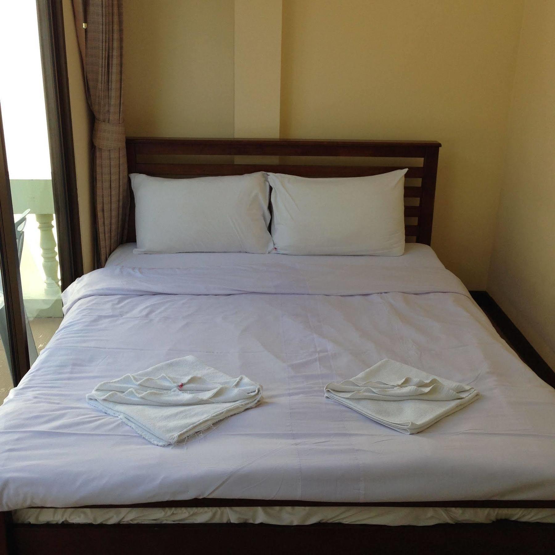 Tropicoza Hostel Patong Luaran gambar