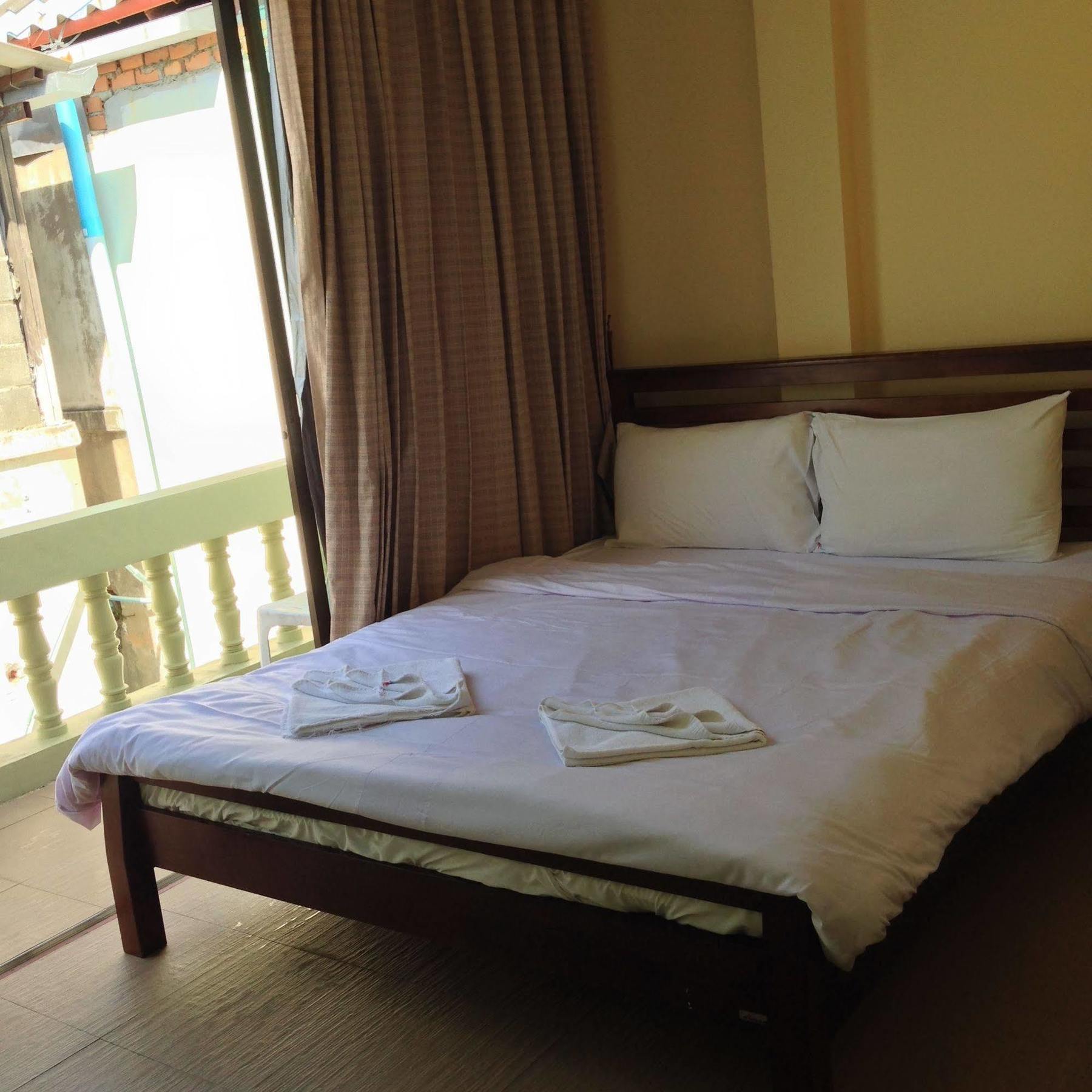 Tropicoza Hostel Patong Luaran gambar