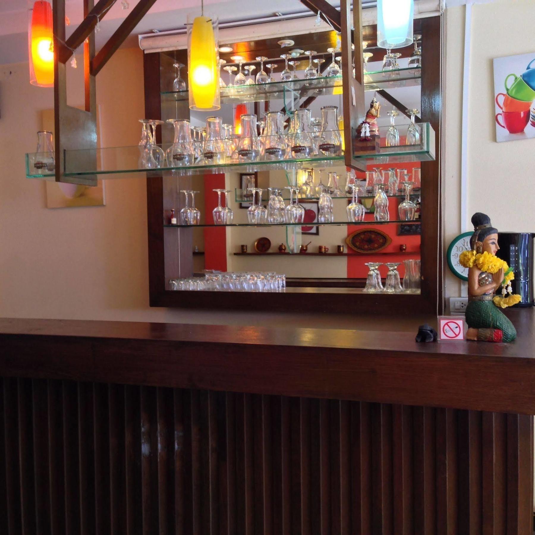 Tropicoza Hostel Patong Luaran gambar